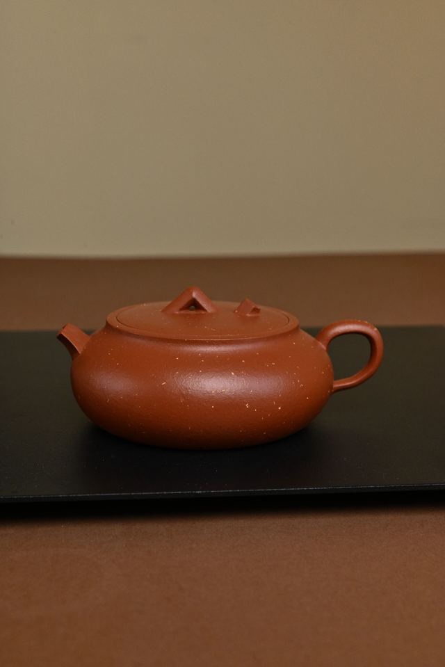 现代茶器美学 | 把一座山,放在壶盖上